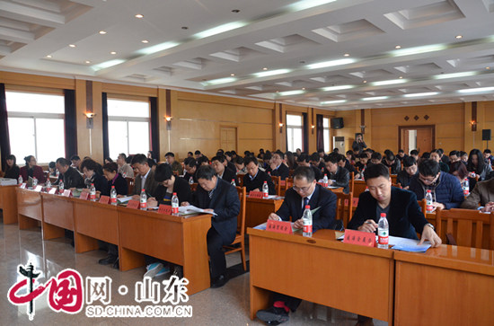 點(diǎn)擊圖片翻到下一頁>> 山東省會展行業(yè)年會舉行 發(fā)布《2015山東省會展業(yè)發(fā)展報告》